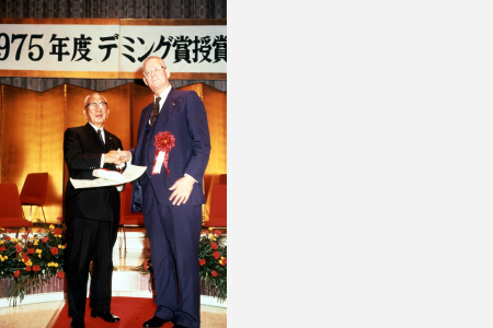 Ricoh President Mikio Tatebayashi shaking hands with Dr. Deming at the award ceremony at Keidanren Kaikan on November 17, 1975